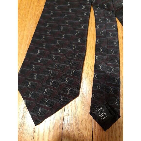 Bill Blass silk tie maroon red black geometric print office classic - Picture 2 of 3